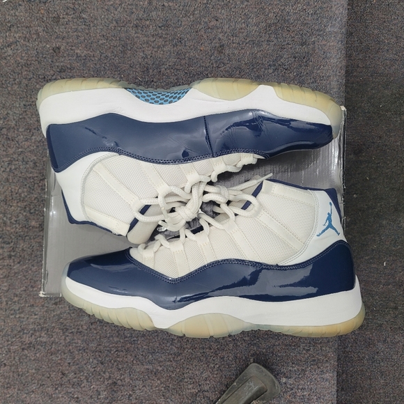 **SOLD** Air Jordan XI "Win Like 82" - Picture 6 of 9